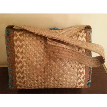 NEW Woven Straw PURSE Womens HANDBAG SHOULDER BAG Strap w Flowers