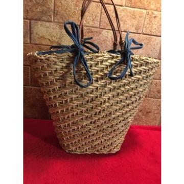 &#034;RELATIVITY&#034; STRAW HAND BAG WITH LINING. NEVER BEEN USED NICE!!!