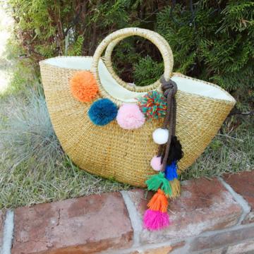 Women&#039;s handmade woven round straw bag beach summer bag with big pom pom tassels