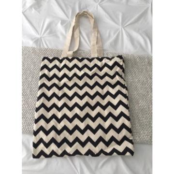 NWOT Chevron Canvas Bag- Diaper/gym/ Grocery/ Beach/ Cheer Bag Tan/black