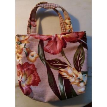 Floral Handbag Travel Beach Bag Checkered inside - Not Used  10&#034; Tall 8.5&#034; Wide