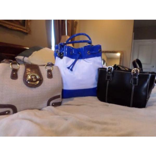 Women&#039;s White blue patent purse Black Loft handbag and brown straw bag #1 image