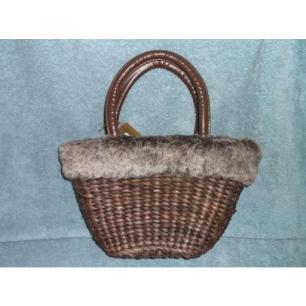 BATH AND BODY WORKS BROWN STRAW BAG WITH FAUX FUR TRIM NEW WITH TAG #3 image